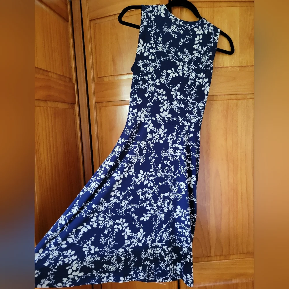 Blue floral dress, Kaleigh, Size Medium - Picture 4 of 5